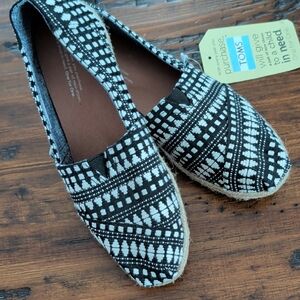 TOMS Rope Detail Black and White Espadrilles Slip On Sneakers Size 8 New